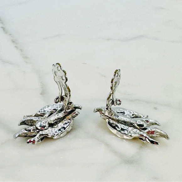 Vintage Clip On Earrings 2 Pair Silver Tone Swirl Flowers & Intricate Le… - Picture 3 of 10